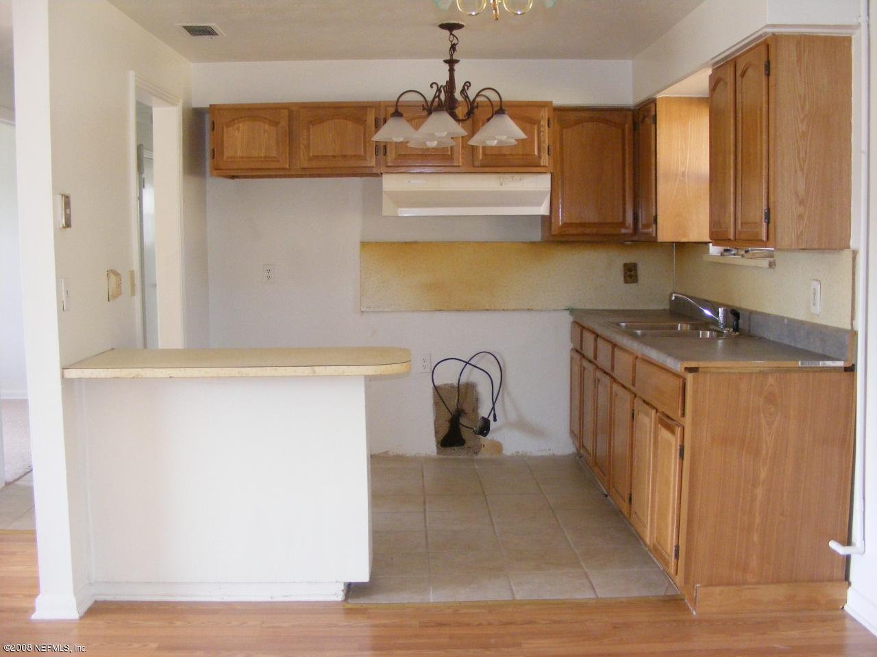 7044 Richardson Road Jacksonville, FL 32209 - Photo 3 of 10 Kitchen
