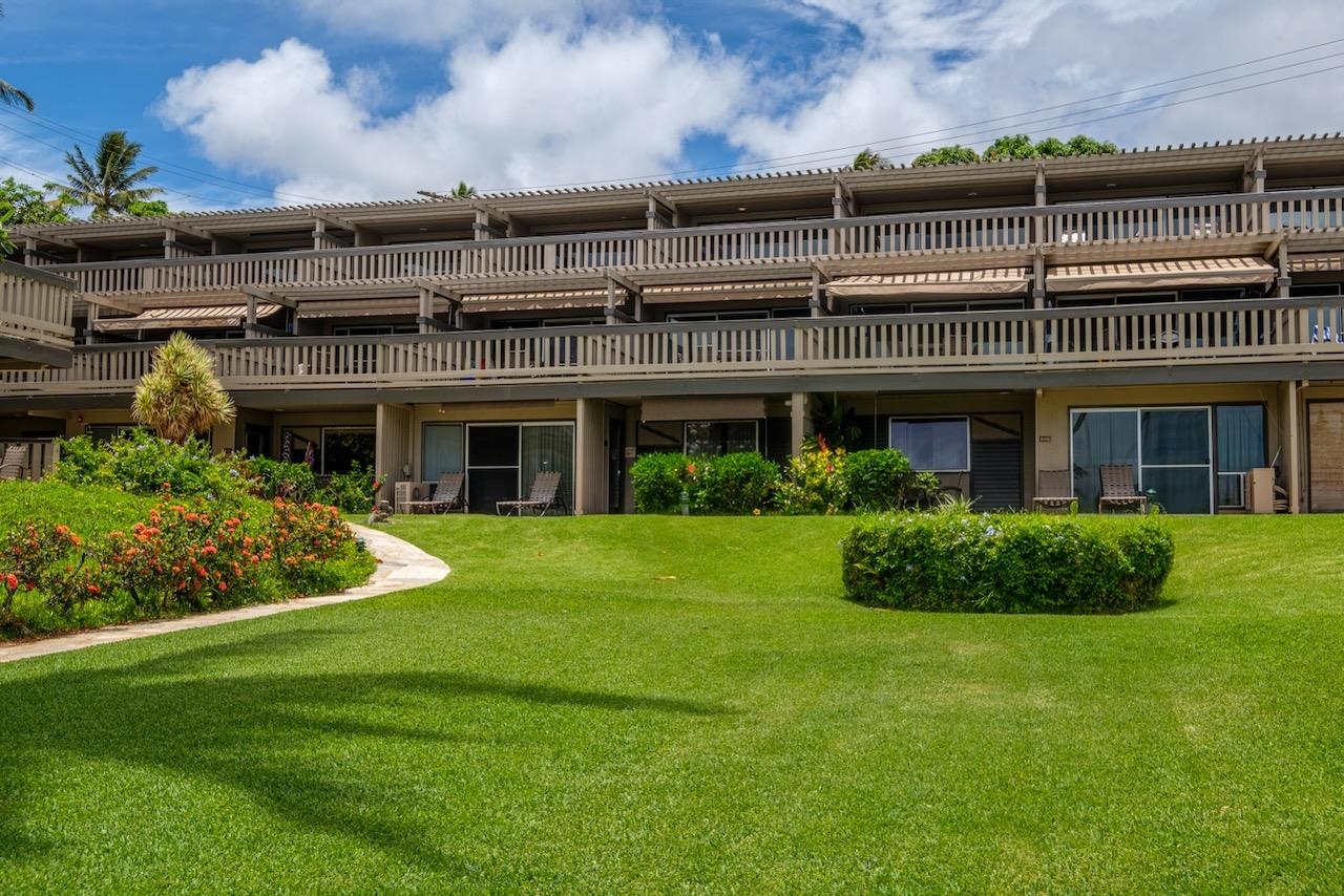 4909 Lower Honoapiilani Road, Unit D6 Lahaina, HI 96761 - Photo 31 of 47 a front view of a house with a yard