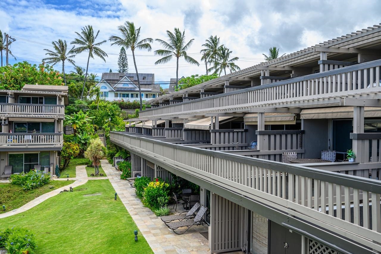 4909 Lower Honoapiilani Road, Unit D6 Lahaina, HI 96761 - Photo 37 of 47 a balcony with furniture and a garden