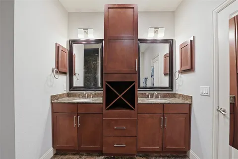 $599,000 | 644 East Bluff Street, Fort Worth, TX 76102