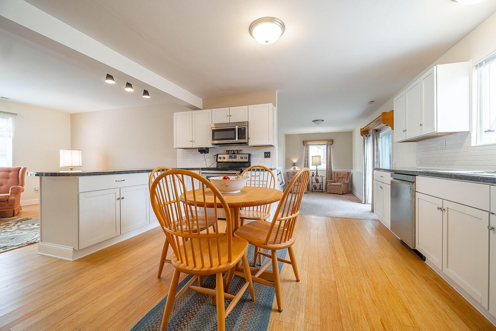 240 Chapelfield Road Columbus, OH 43230 - Photo 12 of 45 Kitchen