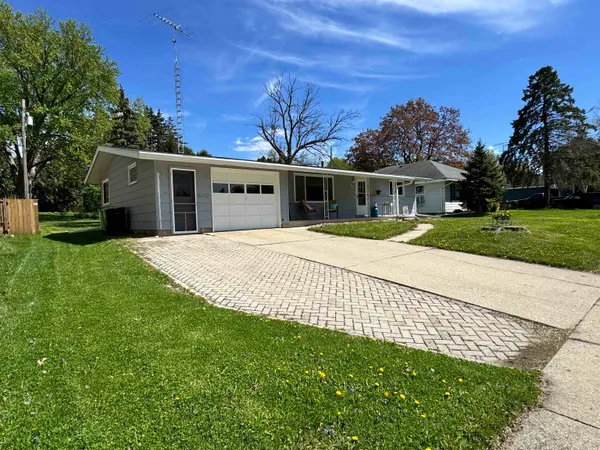$220,000 | 621 West Street, Beaver Dam, WI 53916