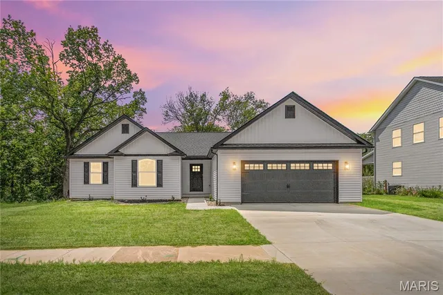 $319,000 | 1122 Redwing Court, Grafton, IL 62037