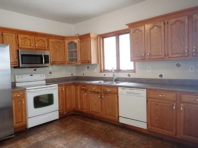 $429,800 | 10 Almont Avenue, Worcester, MA 01604