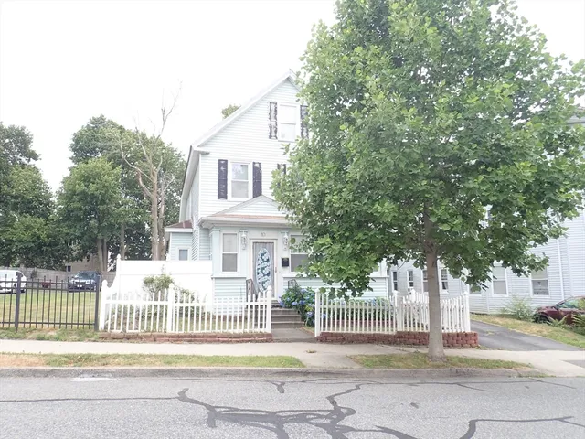 $429,800 | 10 Almont Avenue, Worcester, MA 01604