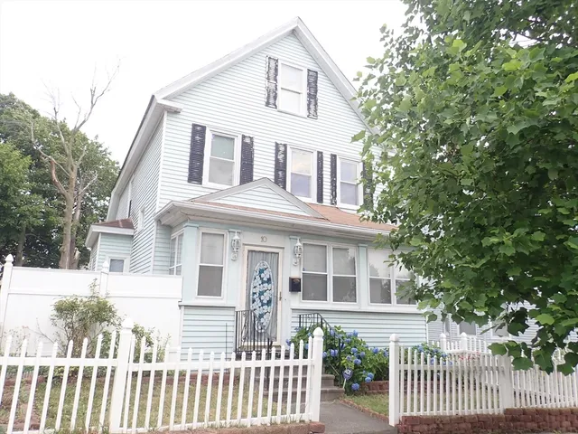 $429,800 | 10 Almont Avenue, Worcester, MA 01604