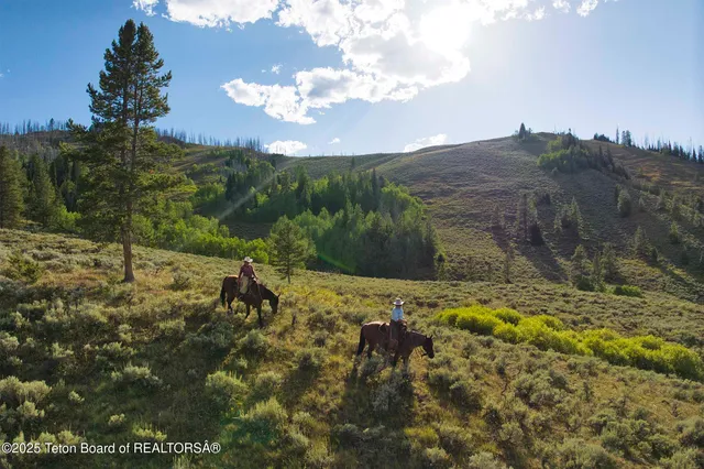 $2,970,000 | 14567 South Us Highway, Bondurant, WY 82922