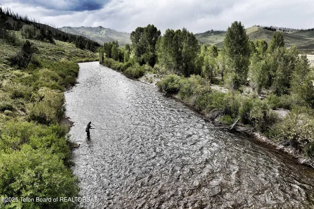 $2,970,000 | 14567 South Us Highway, Bondurant, WY 82922