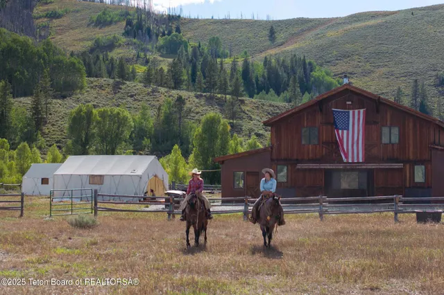 $2,970,000 | 14567 South Us Highway, Bondurant, WY 82922