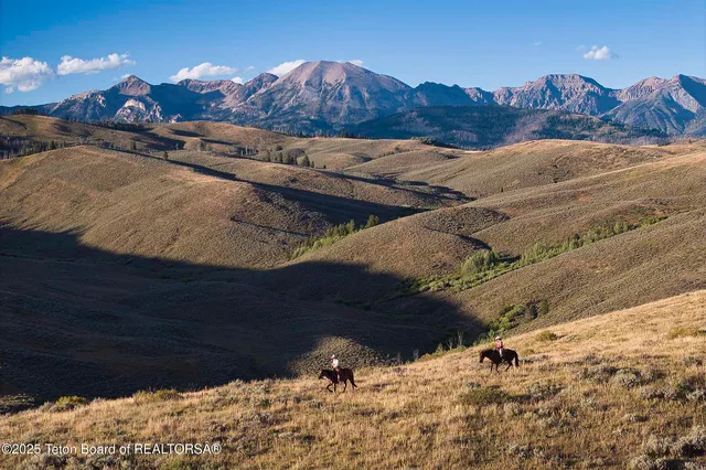 $2,970,000 | 14567 South Us Highway, Bondurant, WY 82922