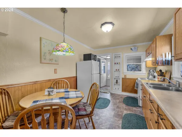 $375,000 | 310 North Canyon Boulevard, John Day, OR 97845