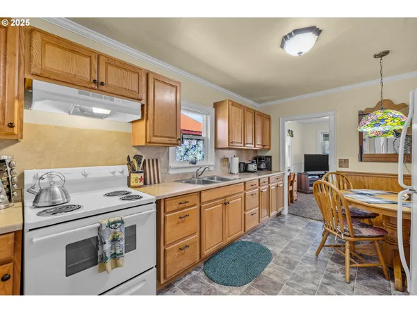 $375,000 | 310 North Canyon Boulevard, John Day, OR 97845