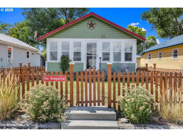 $375,000 | 310 North Canyon Boulevard, John Day, OR 97845