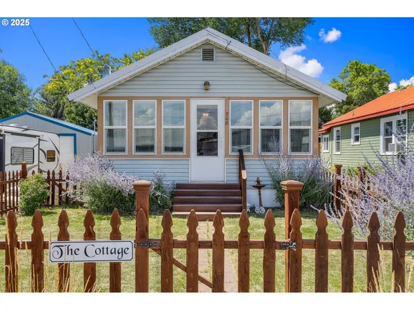 $375,000 | 310 North Canyon Boulevard, John Day, OR 97845