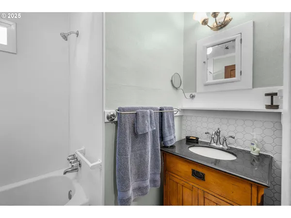 $375,000 | 310 North Canyon Boulevard, John Day, OR 97845