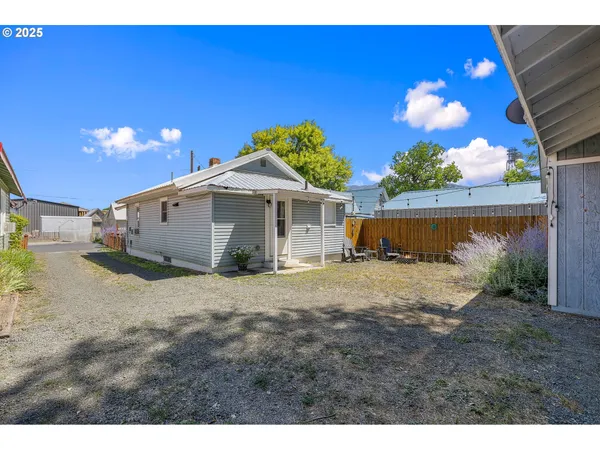 $375,000 | 310 North Canyon Boulevard, John Day, OR 97845
