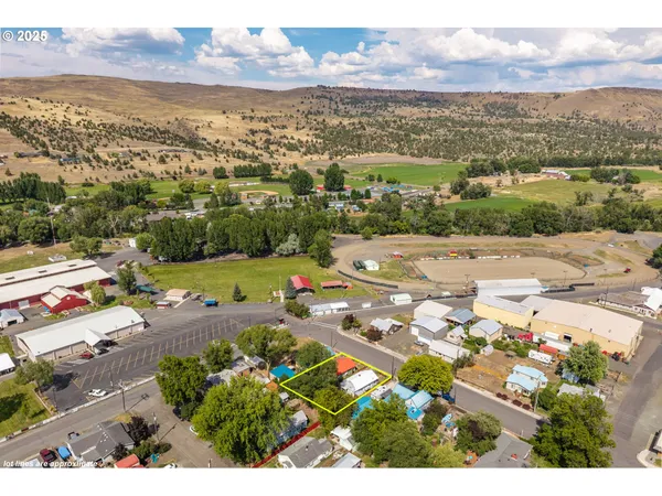 $375,000 | 310 North Canyon Boulevard, John Day, OR 97845