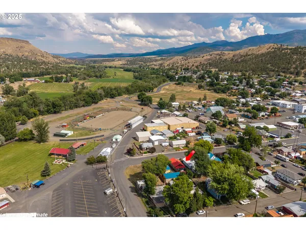 $375,000 | 310 North Canyon Boulevard, John Day, OR 97845