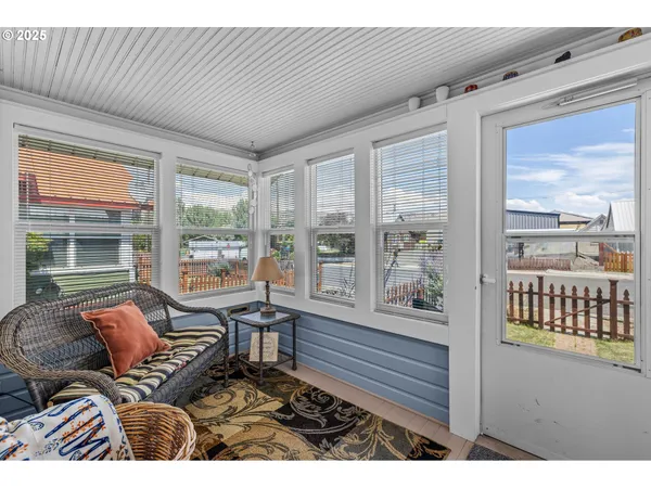 $375,000 | 310 North Canyon Boulevard, John Day, OR 97845