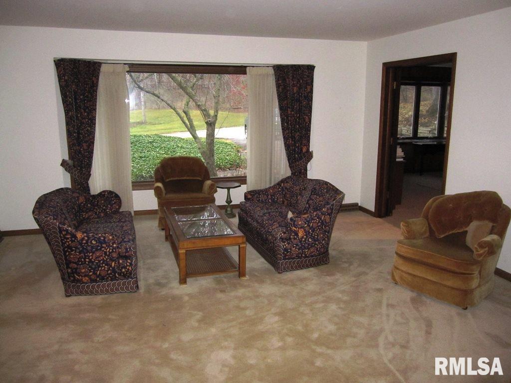 43 Watch Hill Road Rock Island, IL 61201 - Photo 2 of 16 Gallery Image 2