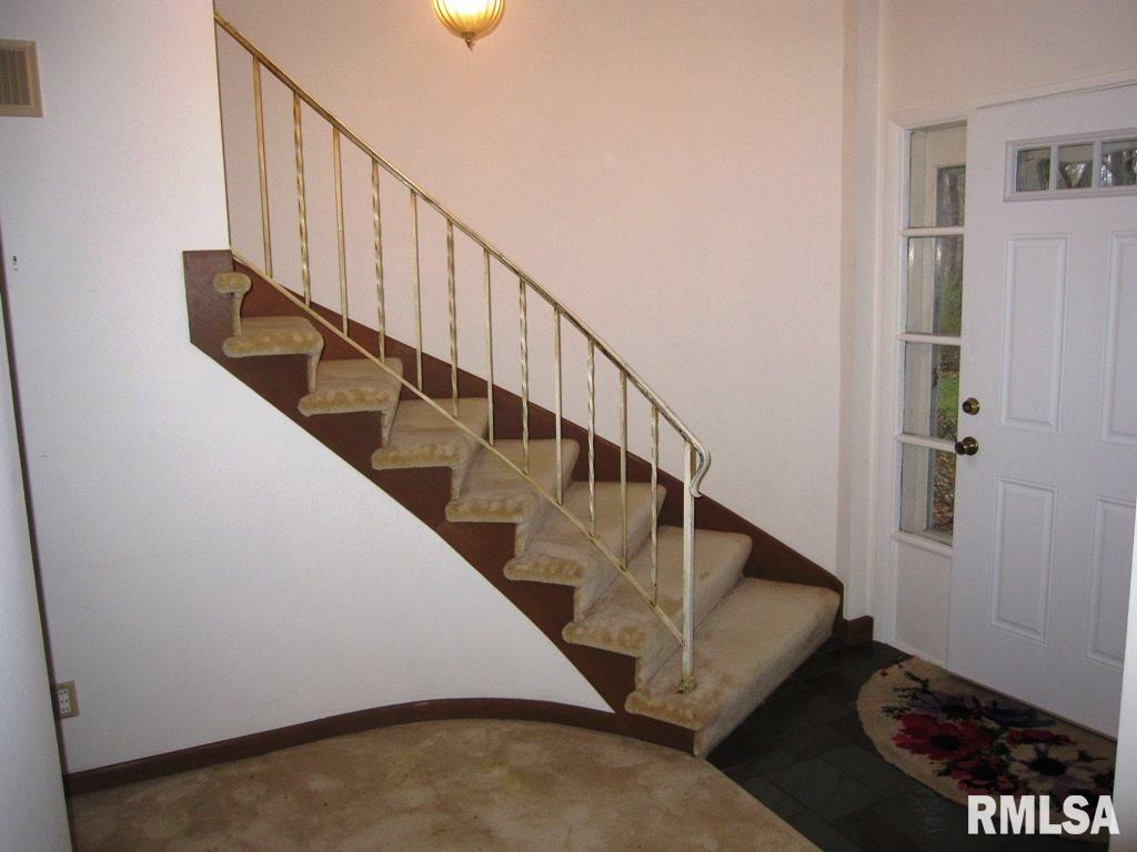 43 Watch Hill Road Rock Island, IL 61201 - Photo 5 of 16 Gallery Image 5