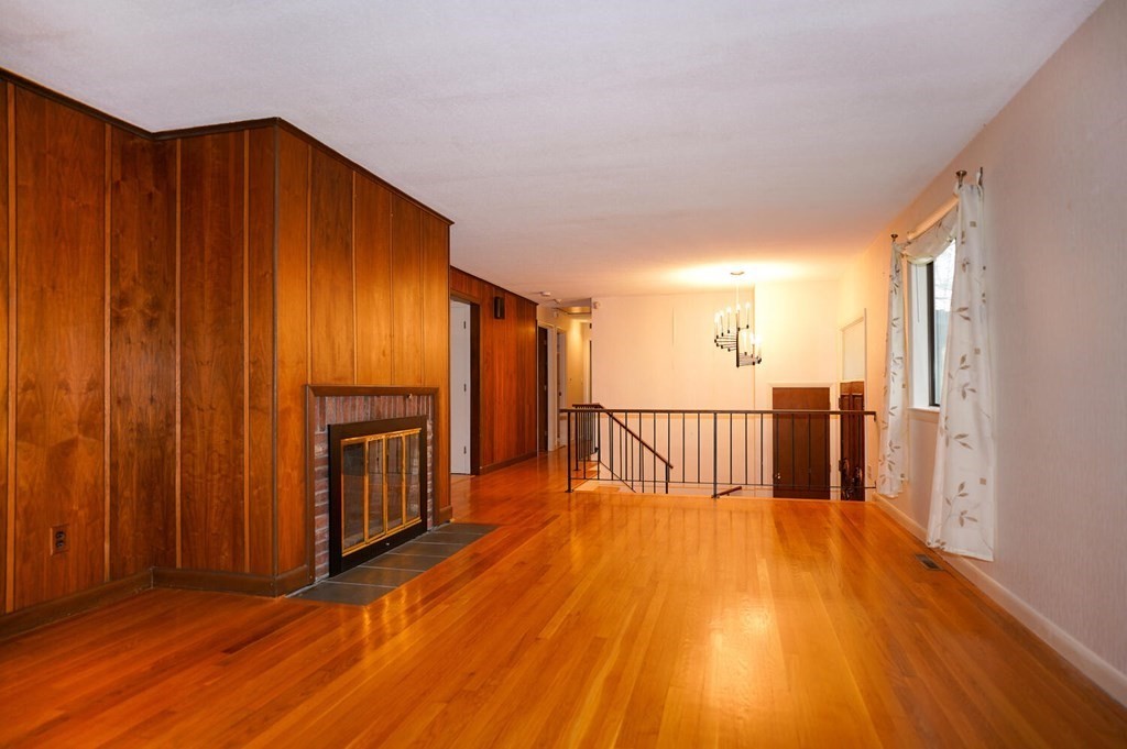 8 Coolidge Road Wayland, MA 01778 - Photo 2 of 33