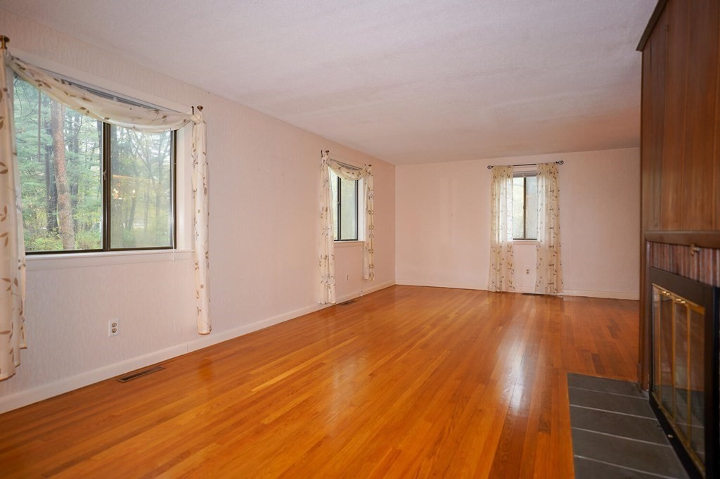 8 Coolidge Road Wayland, MA 01778 - Photo 4 of 33
