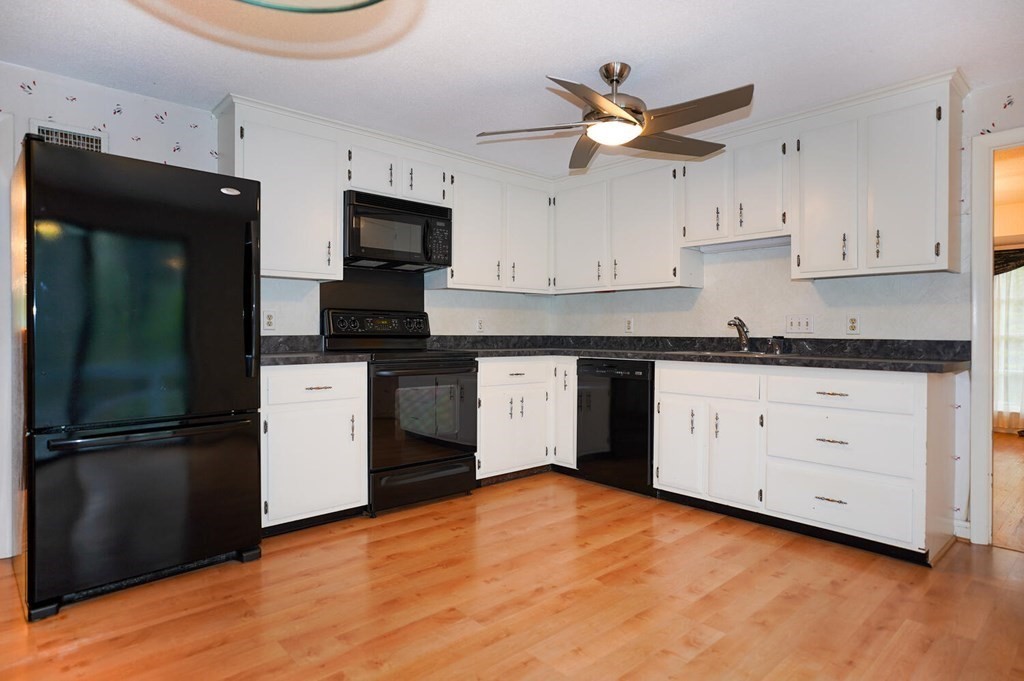 8 Coolidge Road Wayland, MA 01778 - Photo 7 of 33