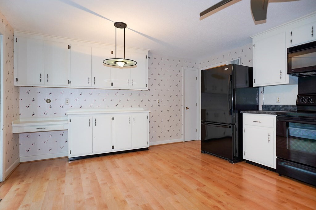 8 Coolidge Road Wayland, MA 01778 - Photo 8 of 33
