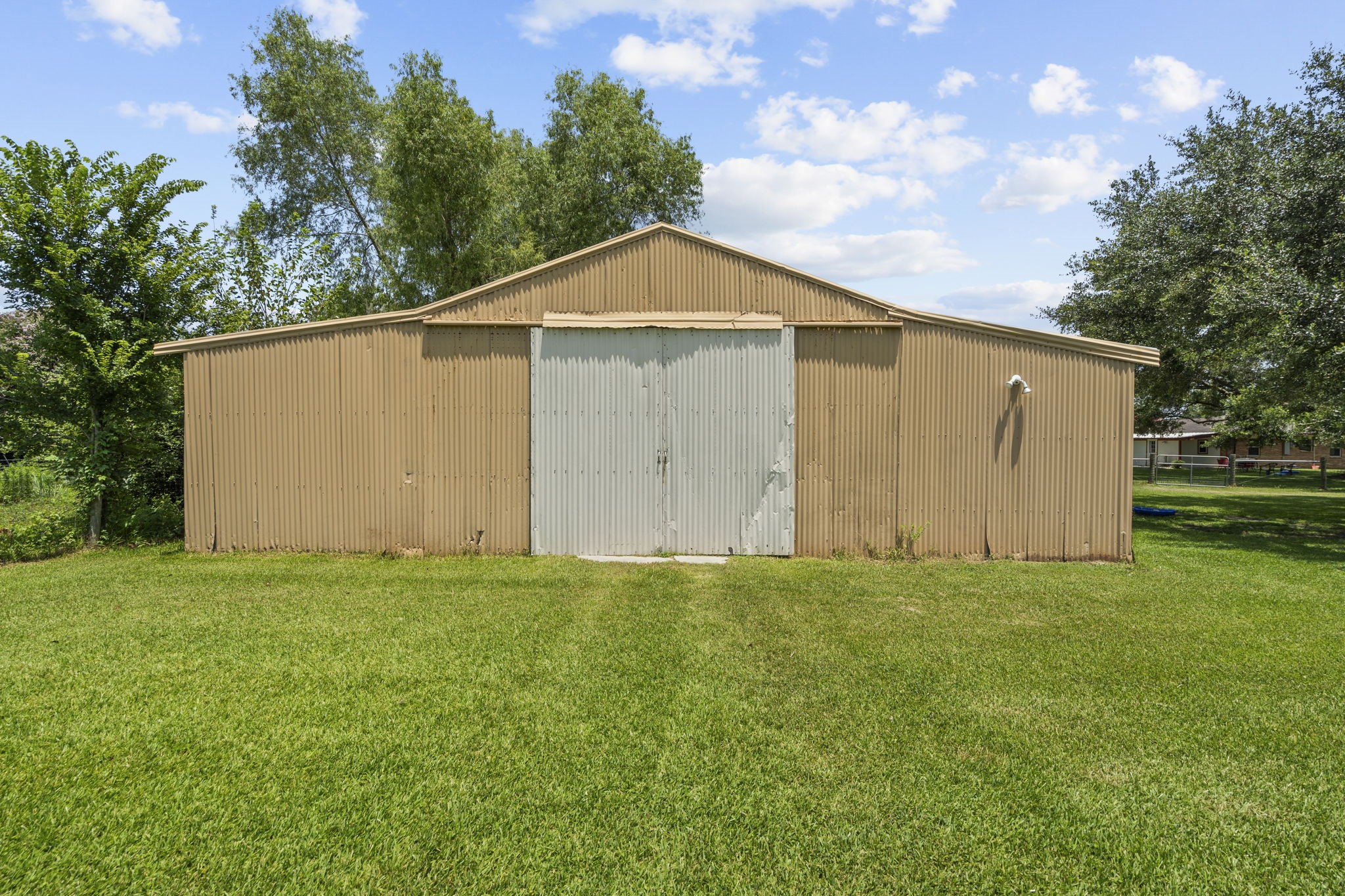 4630 Hudson Road Santa Fe, TX 77517 - Photo 35 of 44 a backyard of a house with lots of green space