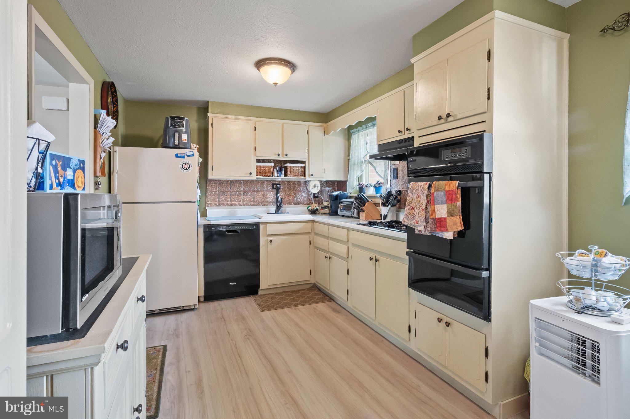 1823 Liberty Avenue Reading, PA 19607 - Photo 10 of 27 Gallery Image 10