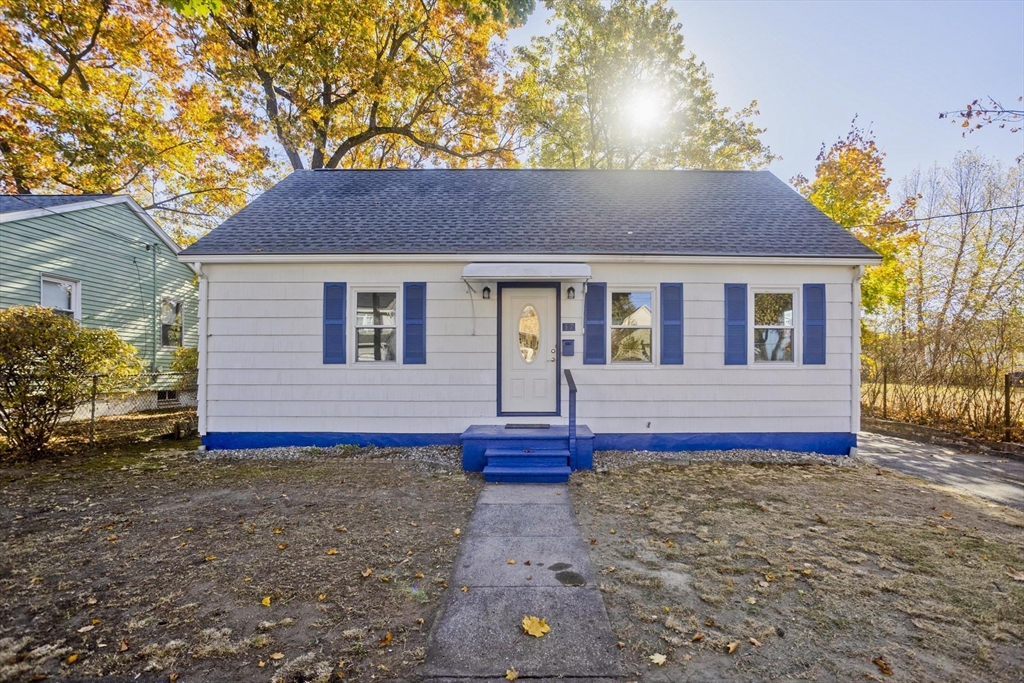 37 Wilber Street Springfield, MA 01104 - Photo 25 of 27 a front view of house with yard