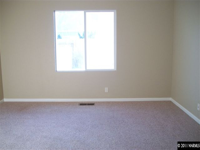 10055 Stonefield Drive Reno, NV 89521 - Photo 4 of 7 an empty room with a window