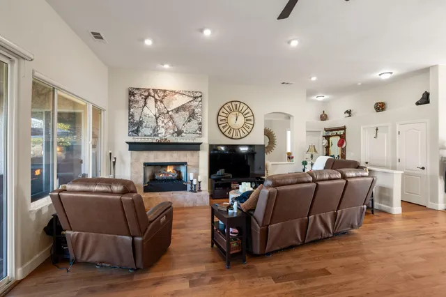 $689,000 | 352 Mitchell Lake Lane, Copperopolis, CA 95228