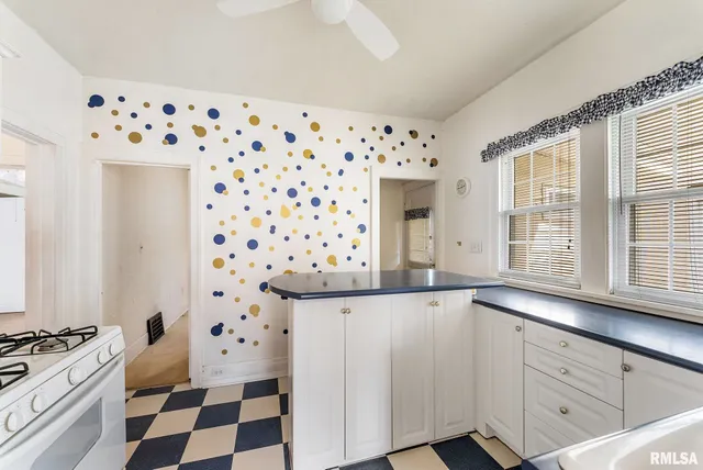 $115,900 | 1904 30th Street, Moline, IL 61265