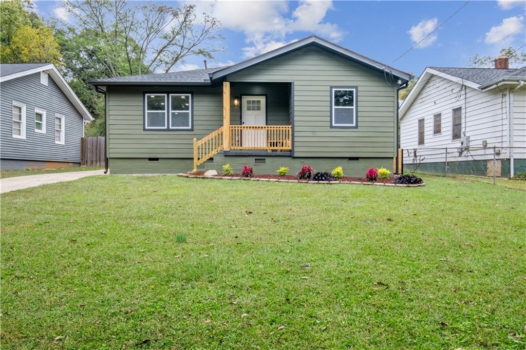 a front view of house with yard and garage