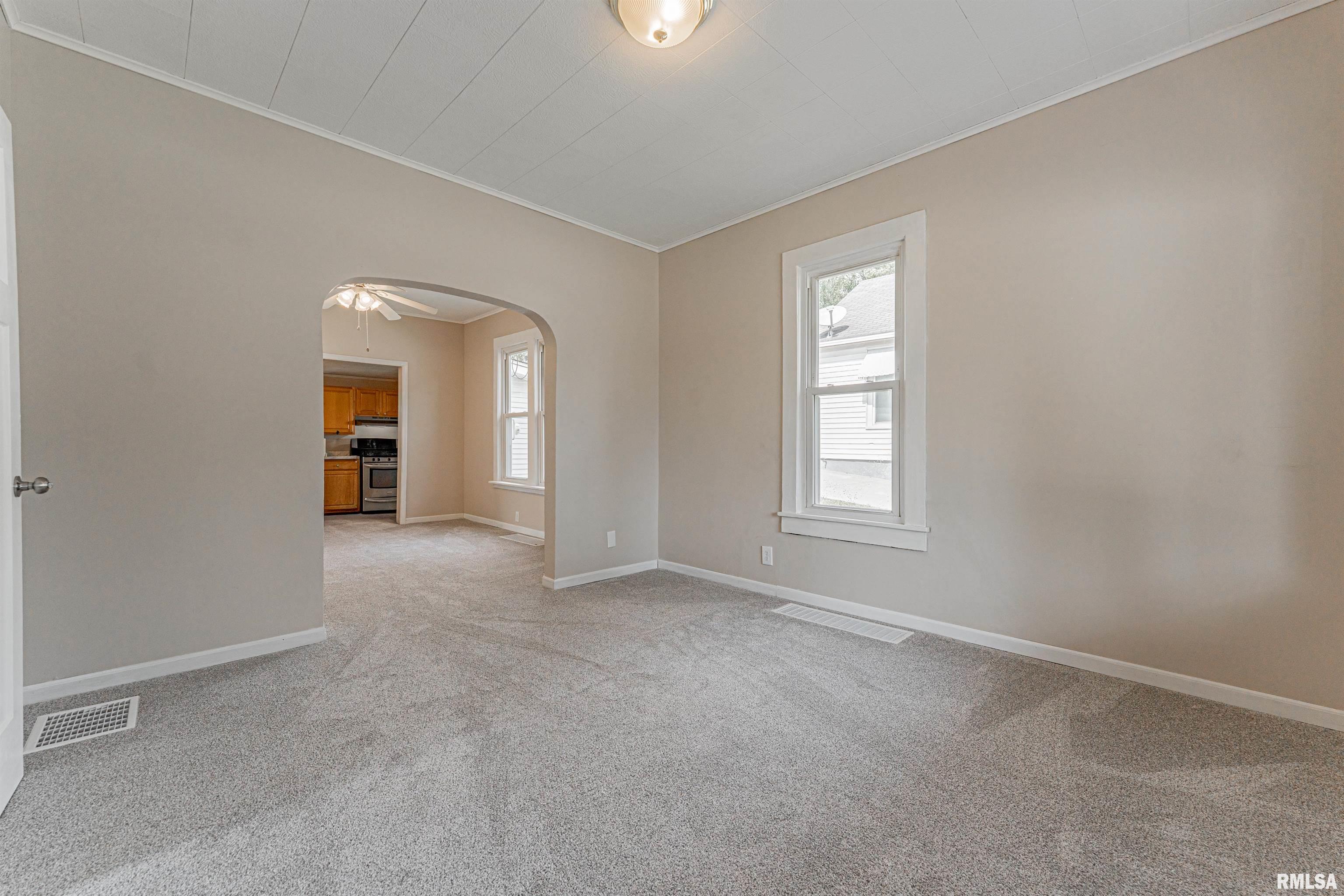 627 South Kickapoo Street Lincoln, IL 62656 - Photo 3 of 15 Gallery Image 3