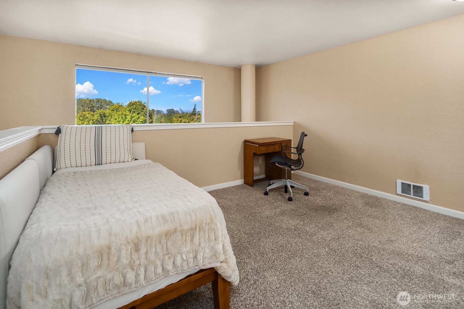 25044 Lake Fenwick Road, Unit 32 Kent, WA 98032 - Photo 13 of 19 Gallery Image 13