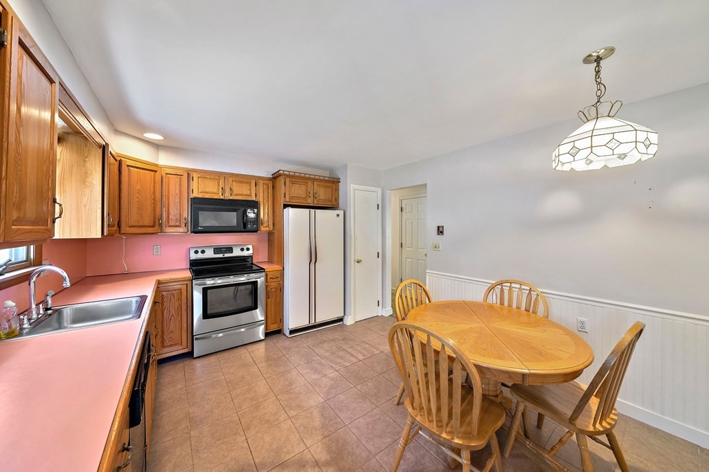 4 Robinwood Road Norwood, MA 02062 - Photo 2 of 36 Gallery Image 2