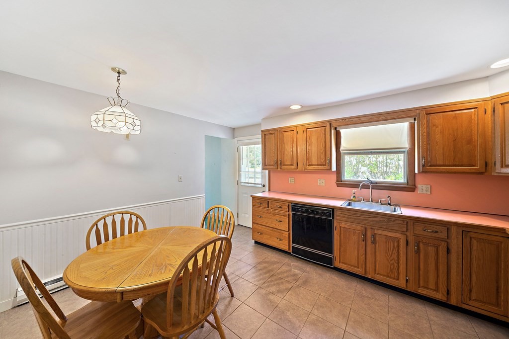 4 Robinwood Road Norwood, MA 02062 - Photo 3 of 36 Gallery Image 3