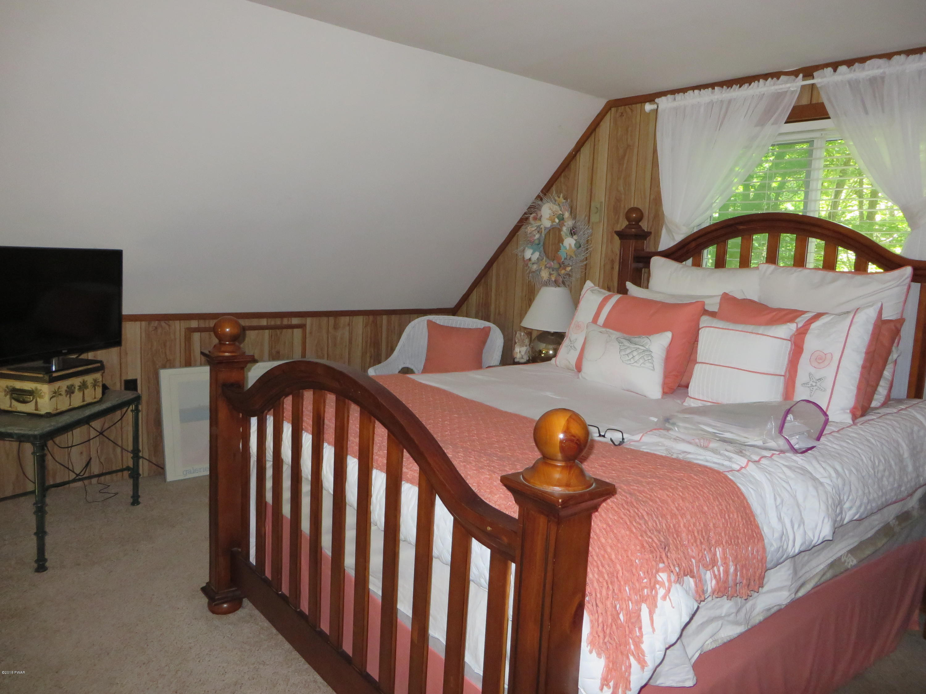 2112 Eagle Path Bushkill, PA 18324 - Photo 30 of 46