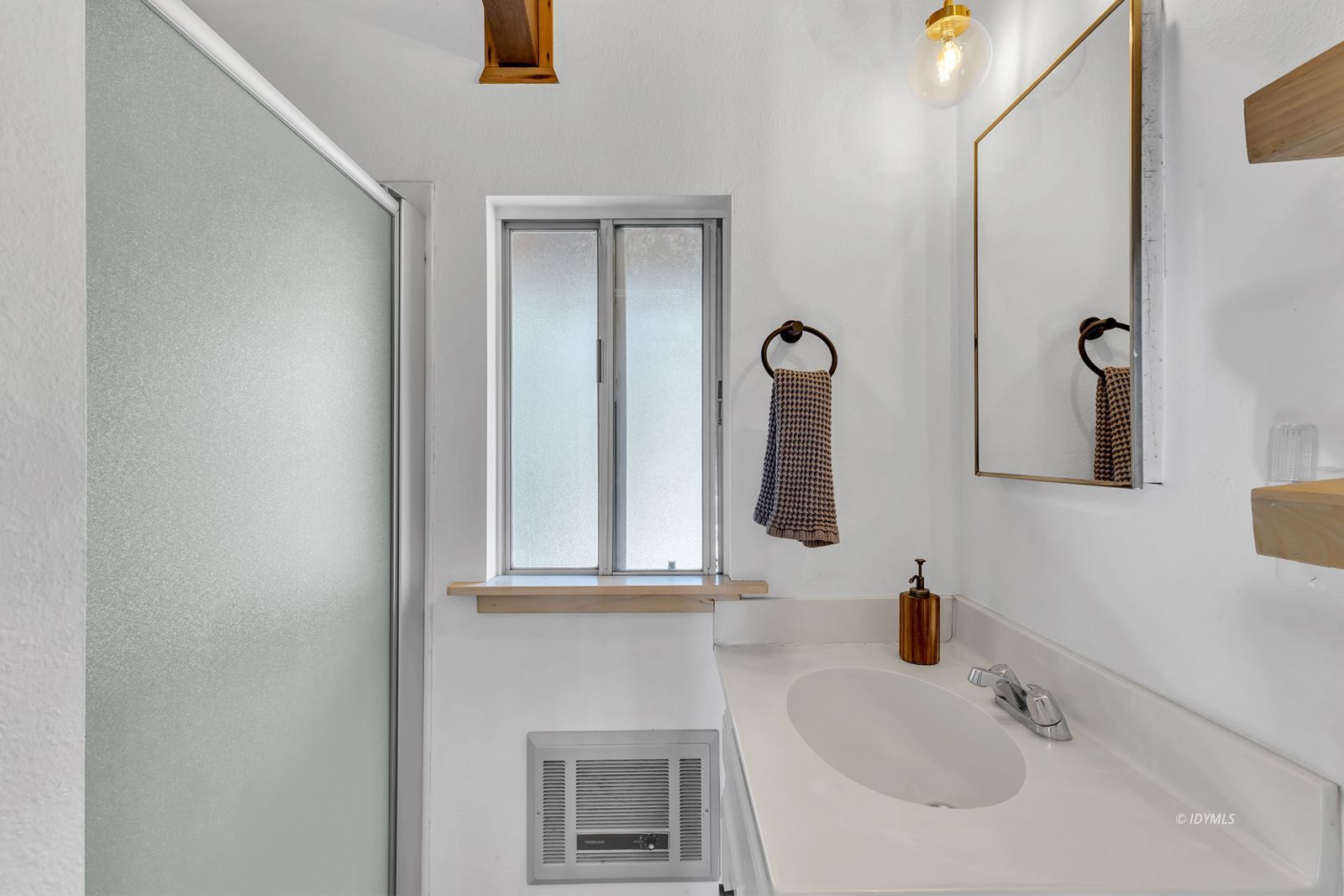 26870 Robin Drive Idyllwild, CA 92549 - Photo 12 of 68 a bathroom with a sink and mirror