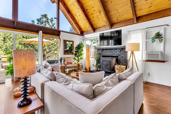 $875,000 | 26870 Robin Drive, Idyllwild, CA 92549