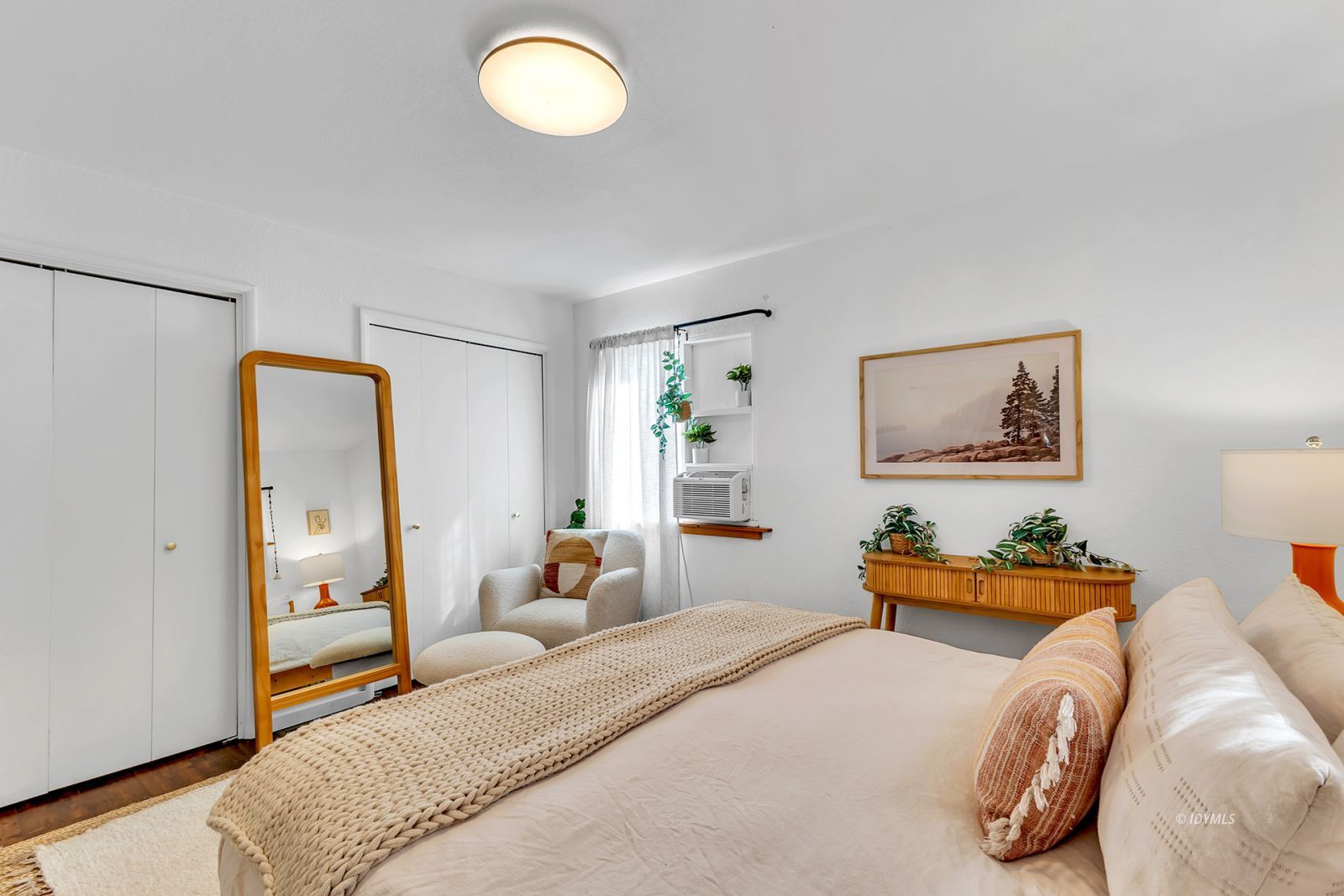26870 Robin Drive Idyllwild, CA 92549 - Photo 39 of 68 a bedroom with a bed and a chandelier