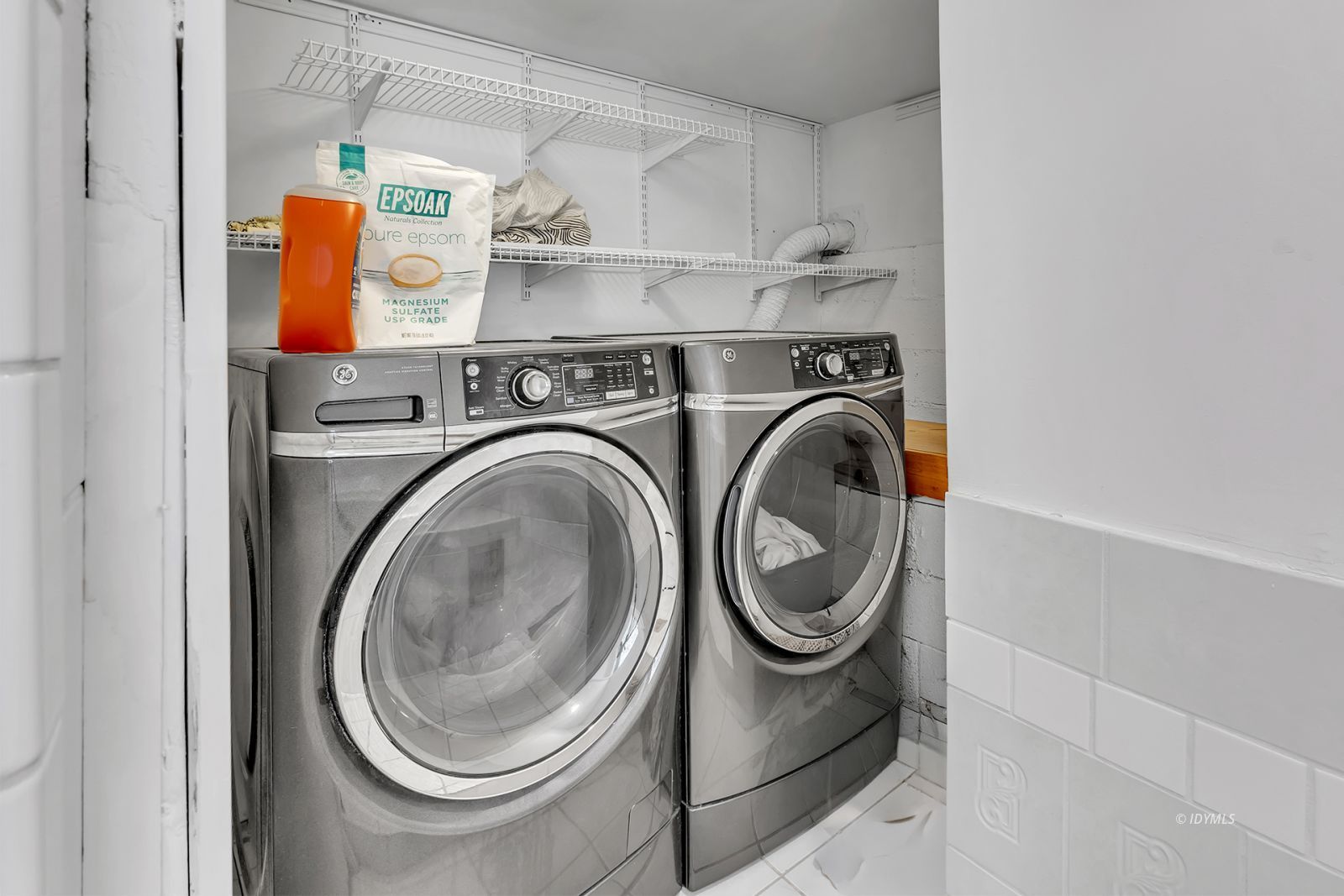 26870 Robin Drive Idyllwild, CA 92549 - Photo 56 of 68 a utility room with sink dryer and washer
