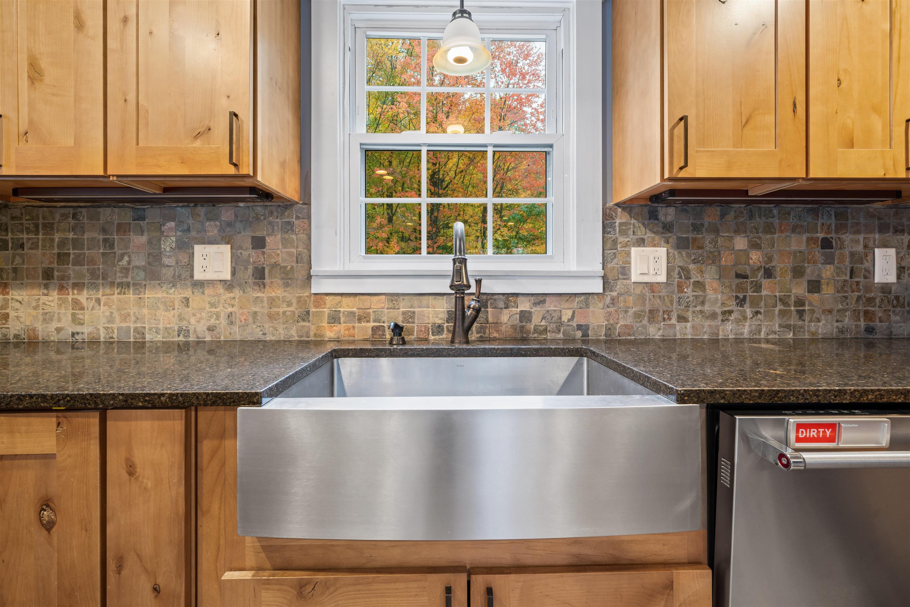34 Highland Road New Boston, NH 03070 - Photo 5 of 39