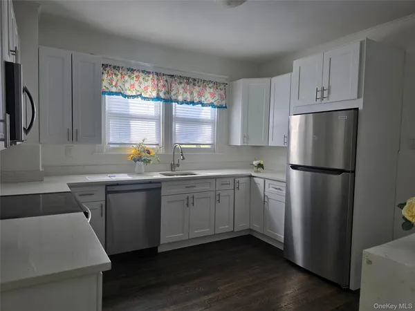 $3,300 | 61 Violet Avenue, Poughkeepsie, NY 12601