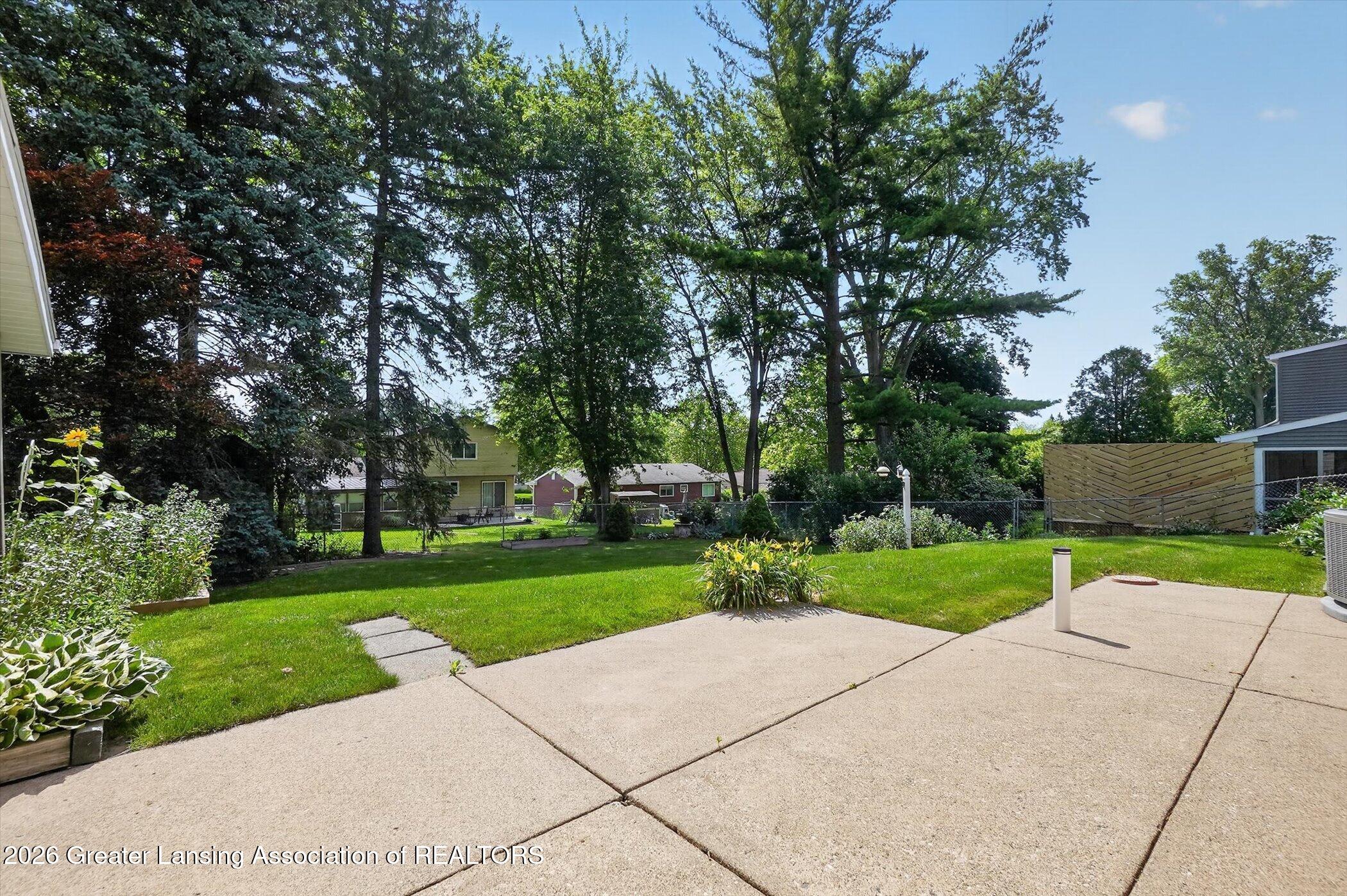 2106 Byrnes Road Lansing, MI 48906 - Photo 43 of 51 41-2106-Byrnes-Rd-WindowStill-Photograph