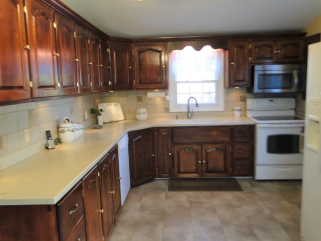 147 Rippy Ridge Road Normandy, TN 37360 - Photo 8 of 36