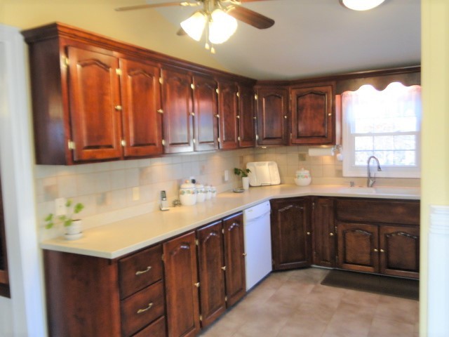 147 Rippy Ridge Road Normandy, TN 37360 - Photo 9 of 36